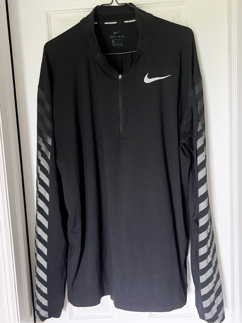 Nike Black Dri-FIT Half-Zip Performance Jacket with Reflective Sleeve Stripes XL